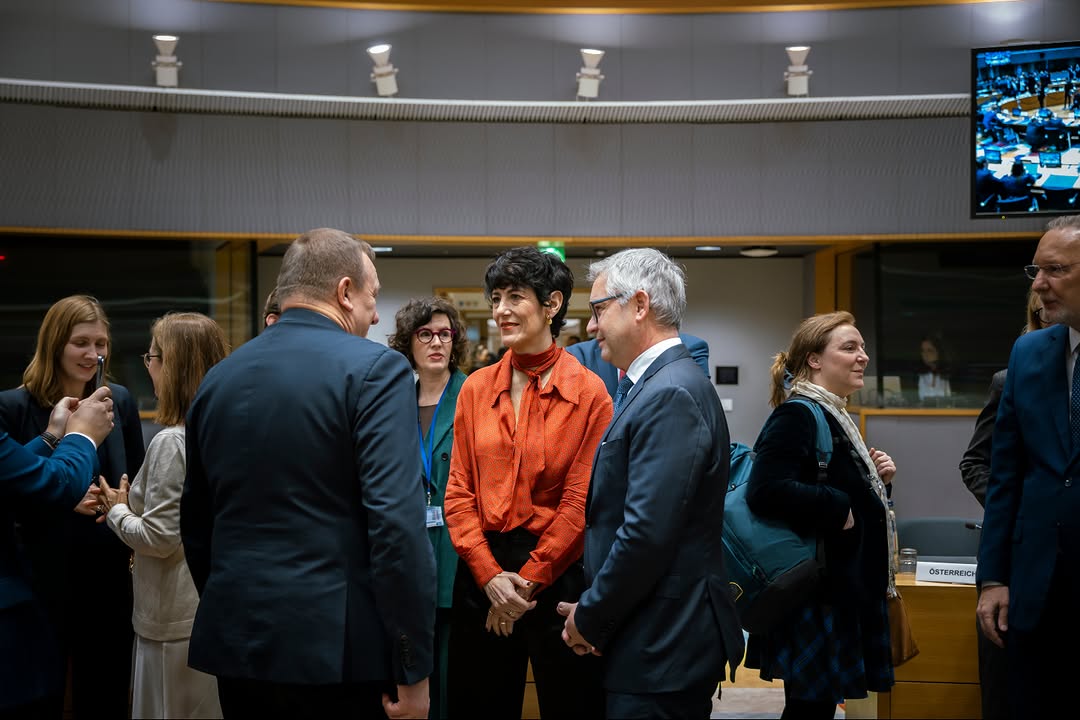 🇪🇺 La ministra @saizelma asiste al Consejo de Justicia y Asuntos de Interior (JAI) en Bruselas junto al ministro de @interiorgob, Fernando Grande-Marlaska.

🗣️ "Defendemos una Europa que gestiona la migración con responsabilidad y humanidad. Con mirada realista y solidaria"